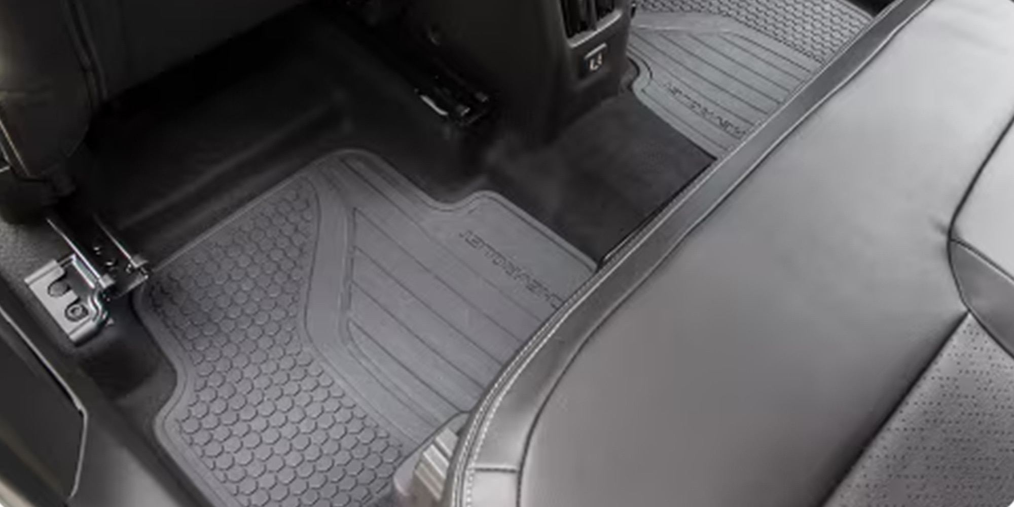 Chevrolet Spin 2027 com tapetes de PVC para mais facilidade na limpeza